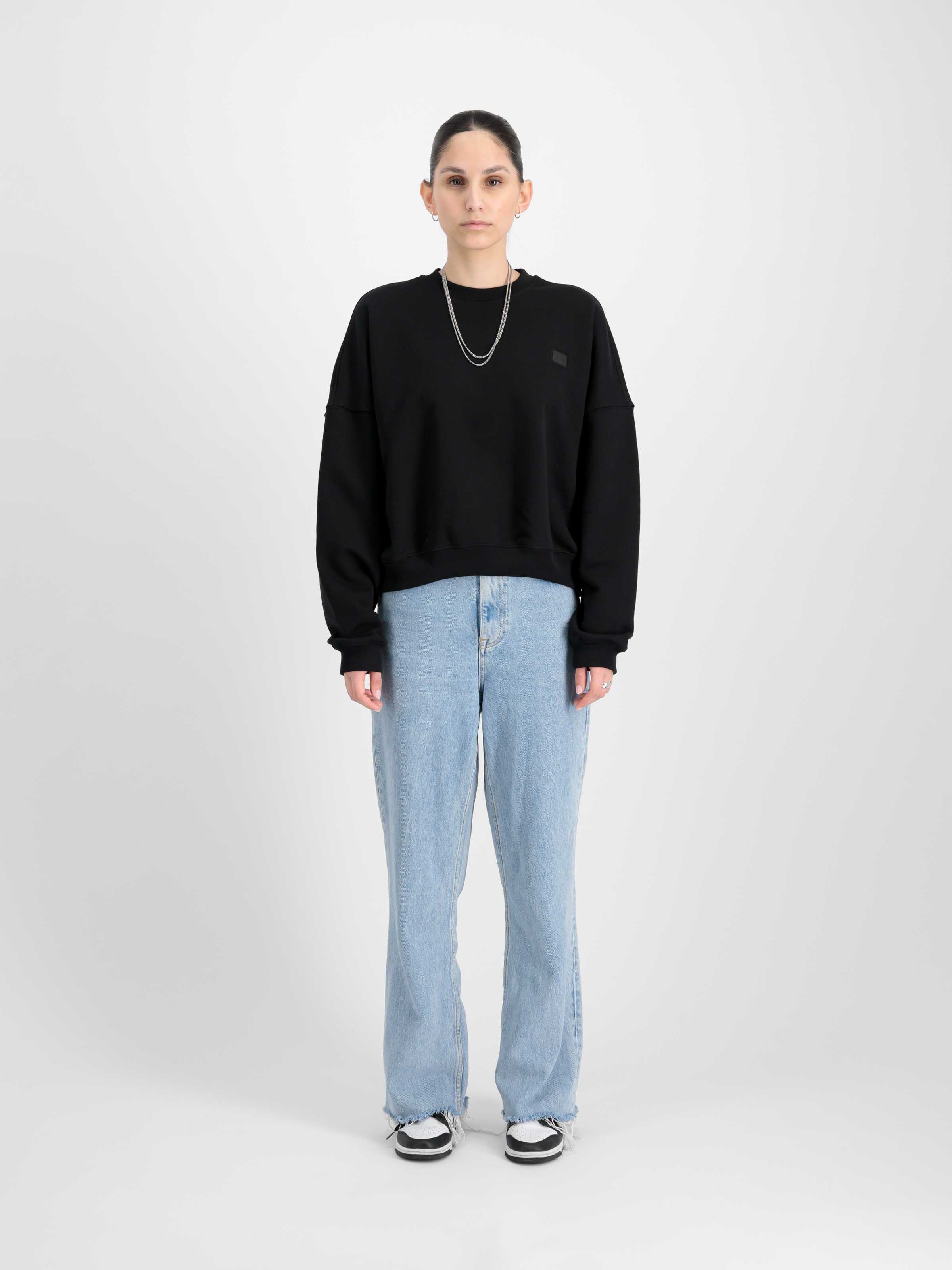 Alpha Essentials Rubber Logo Sweatshirt Women black 146030_03_2_model_00001_98238