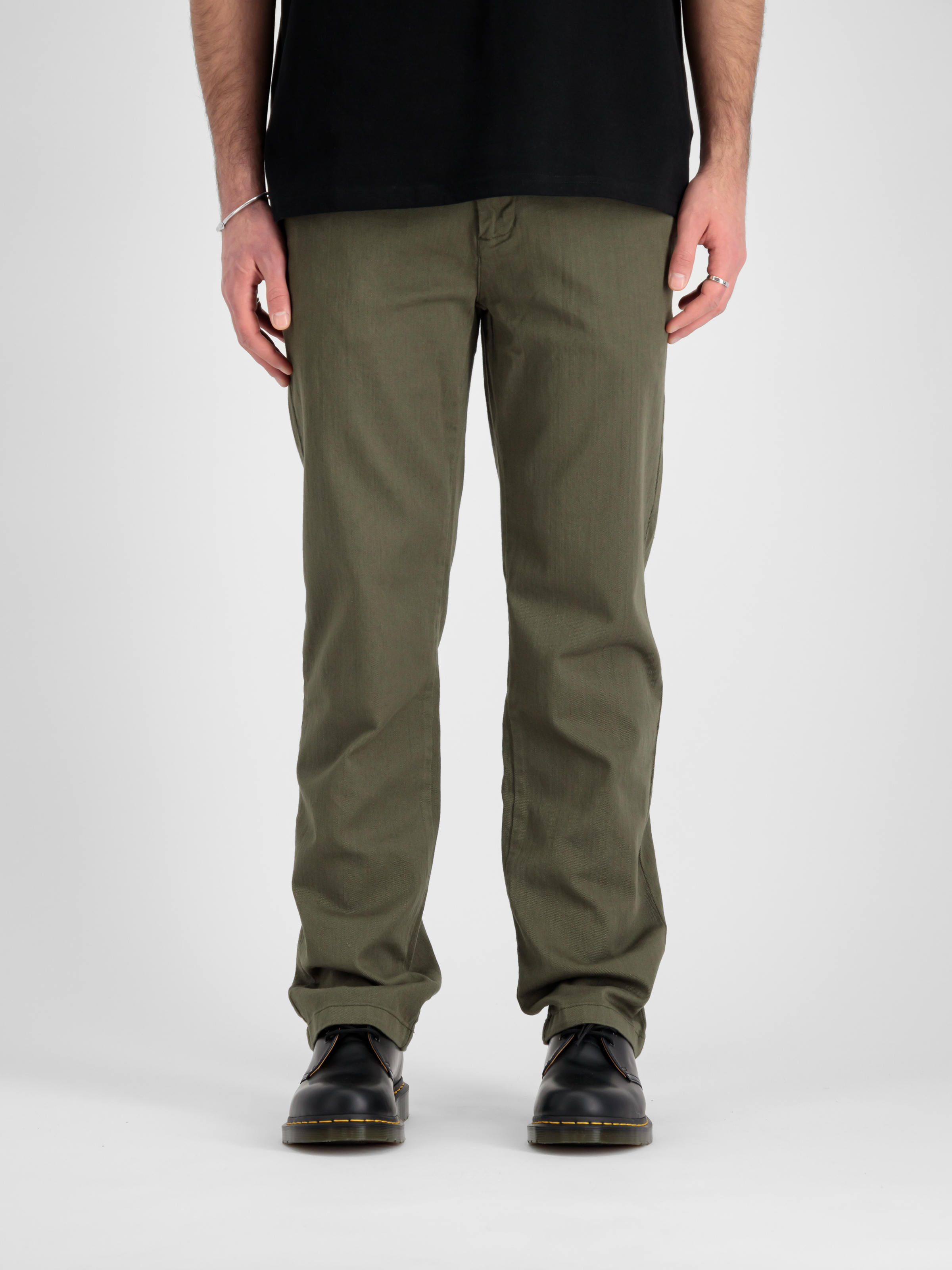 Alpha Chino Pant dark olive 146203_142_2_model_00003_98942.jpg