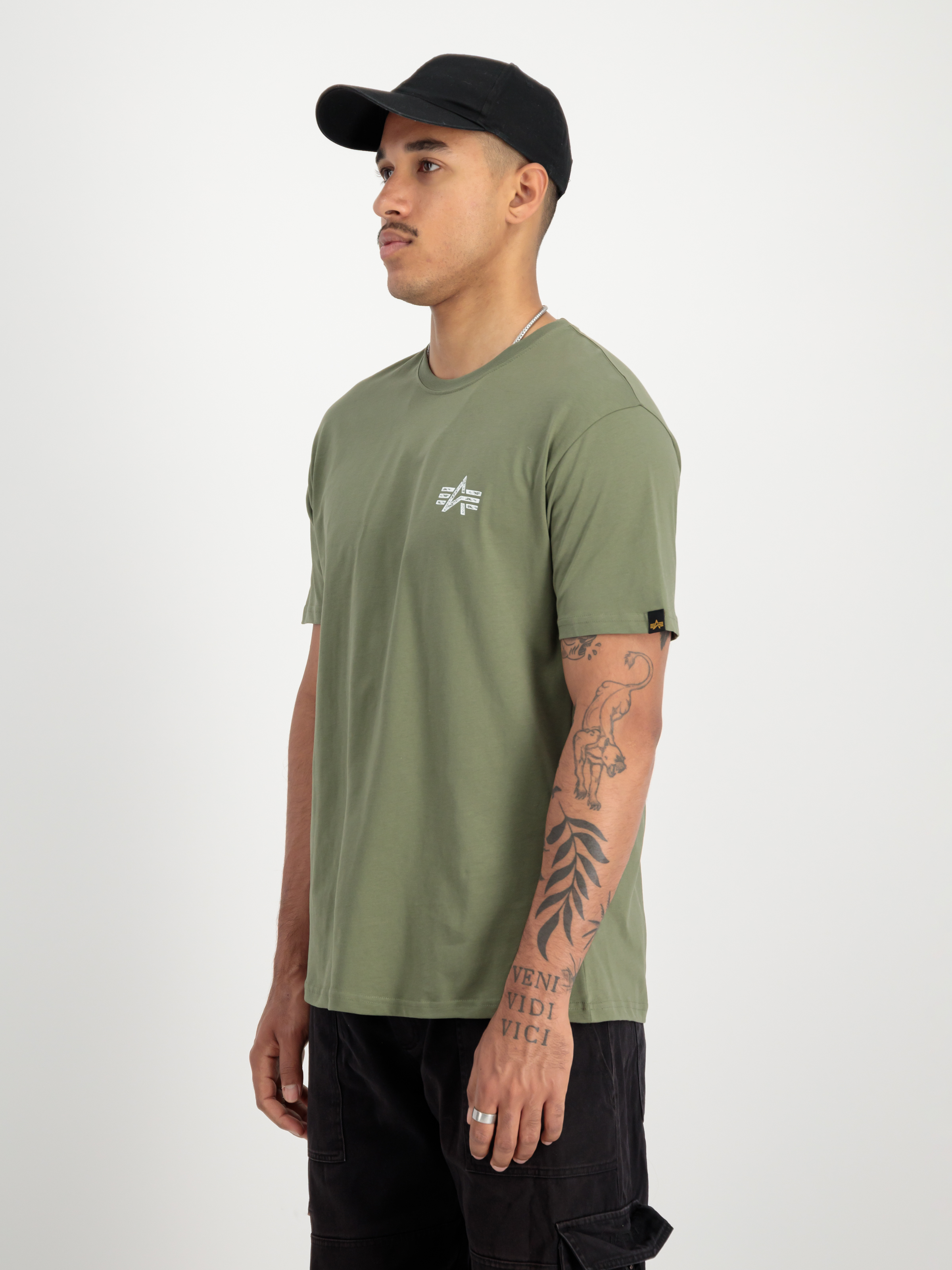 Signature Backprint T-Shirt sage-green 148516_01_2_model_00003_98200