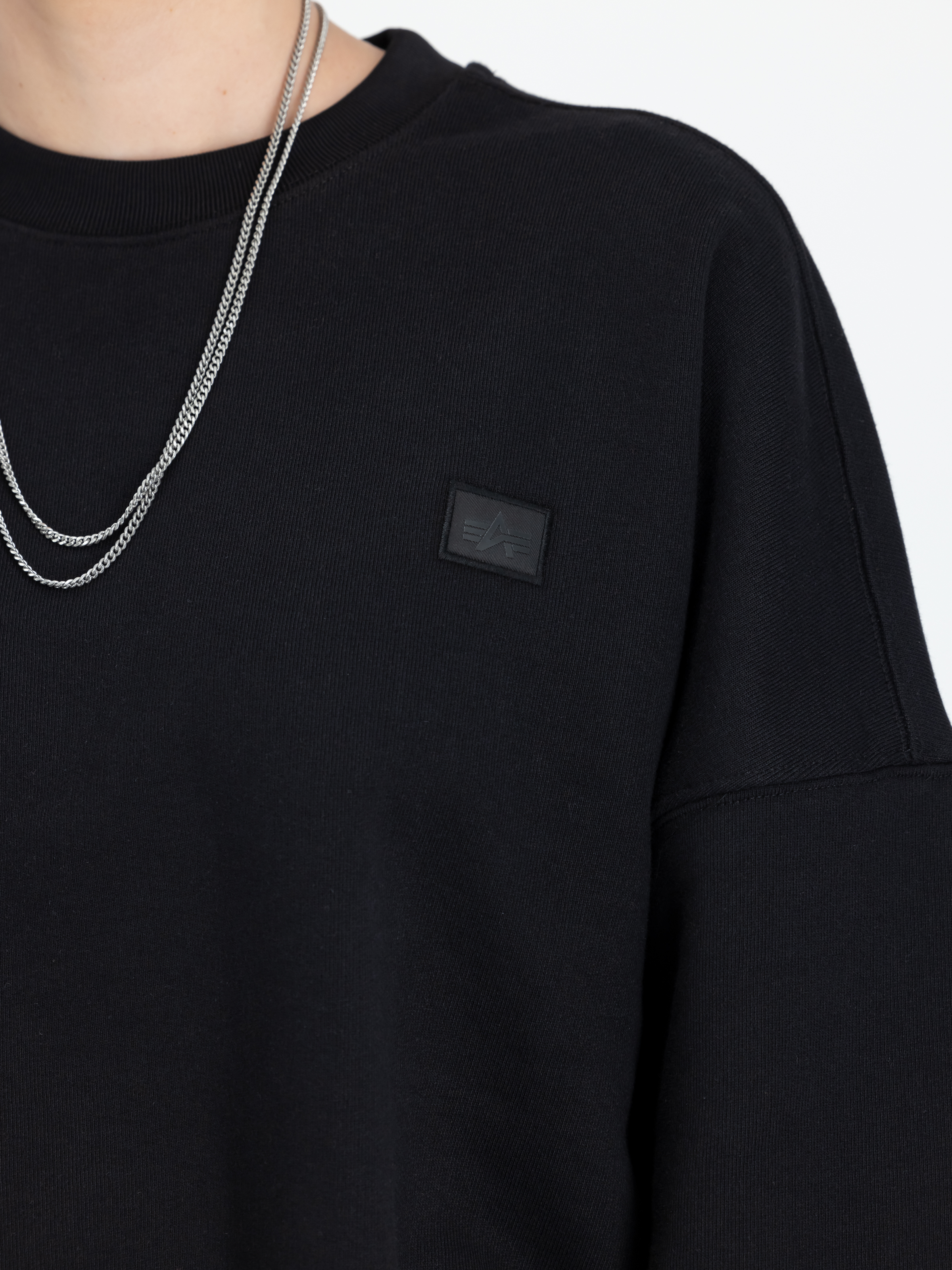 Alpha Essentials Rubber Logo Sweatshirt Women black 146030_03_detail_00001_98242