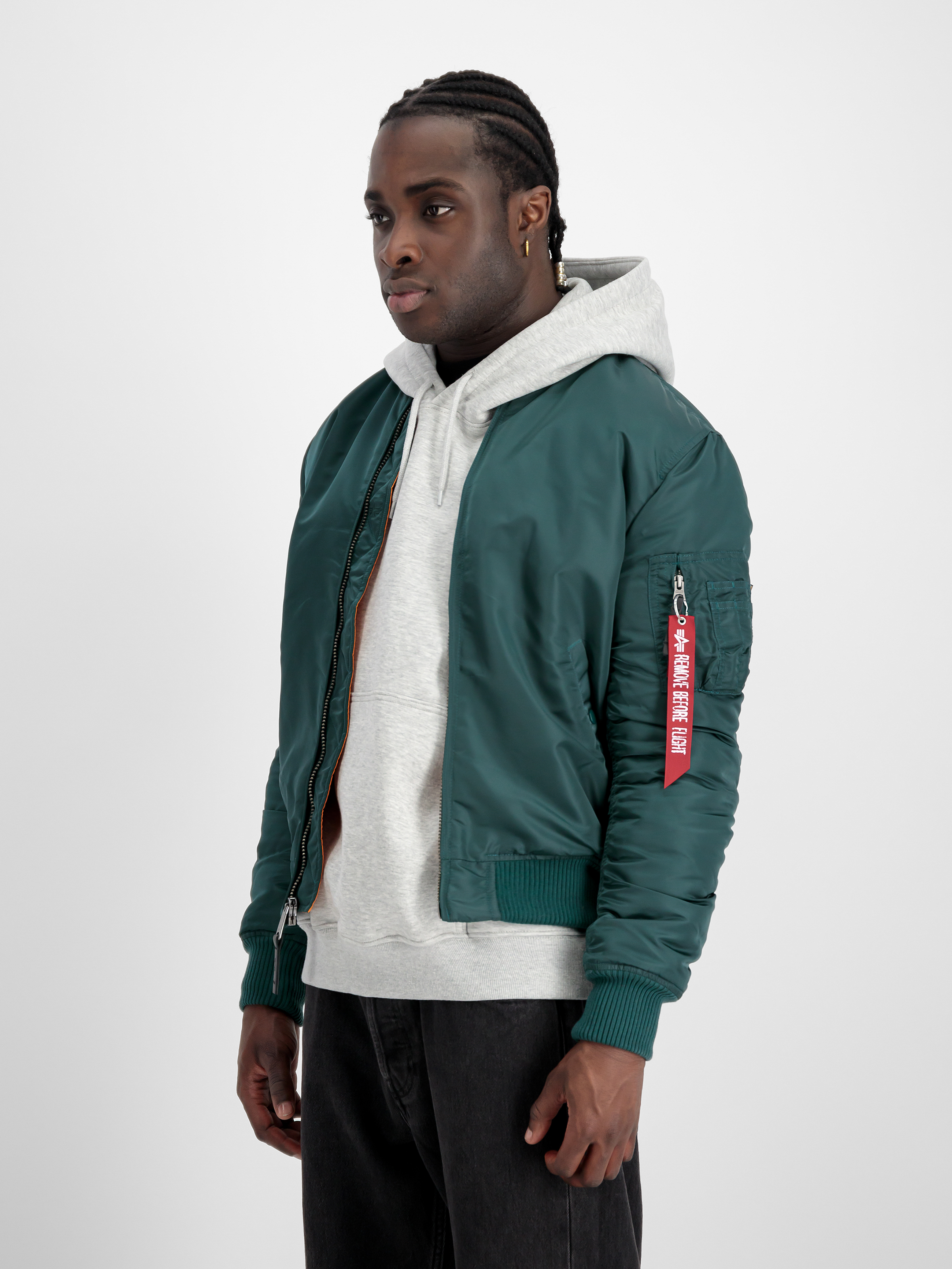 MA-1 VF 59 Vintage Fit Bomber Jacket Force Green 191118_720_2_model_00003_97086